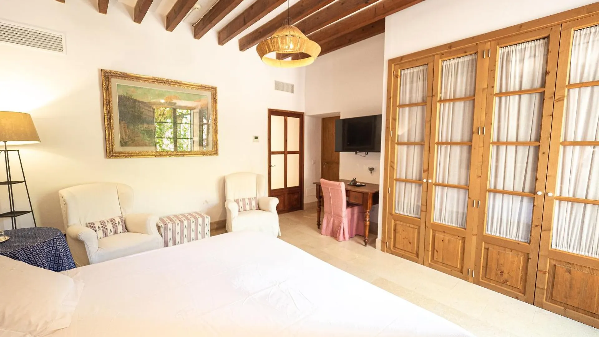 Finca Es Cabas Santa Maria del Cami  Maison d'hôtes